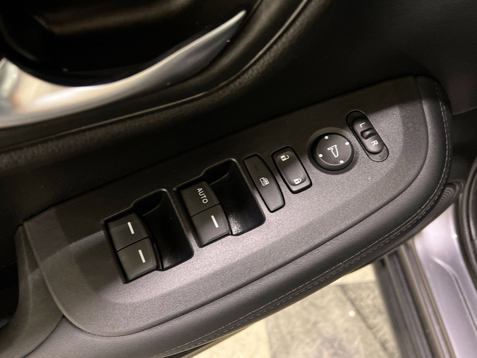 Used 2023 Honda HR-V LX image 25