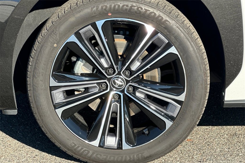 Used 2023 Toyota bZ4X Limited image 32