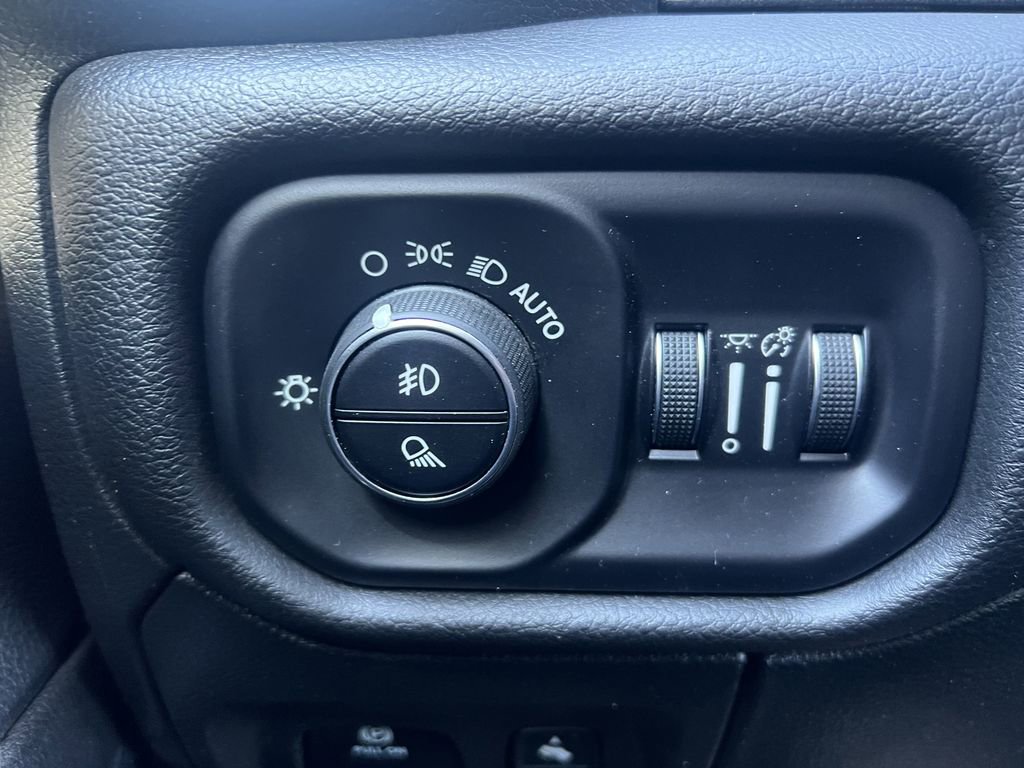 Used 2024 RAM 1500 Laramie AWD/4WD image 18