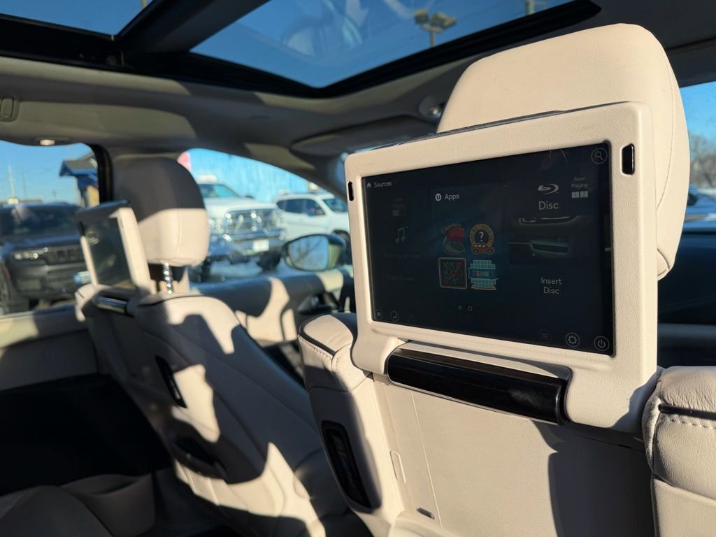 Used 2017 Chrysler Pacifica Platinum image 27