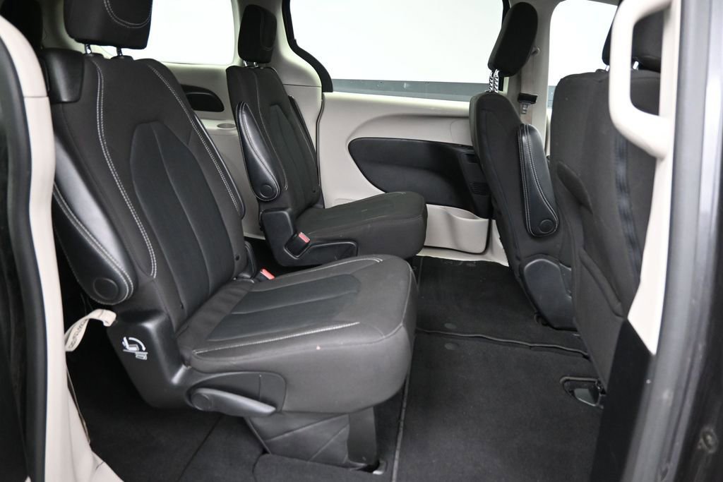 Used 2023 Chrysler Voyager LX FWD image 21