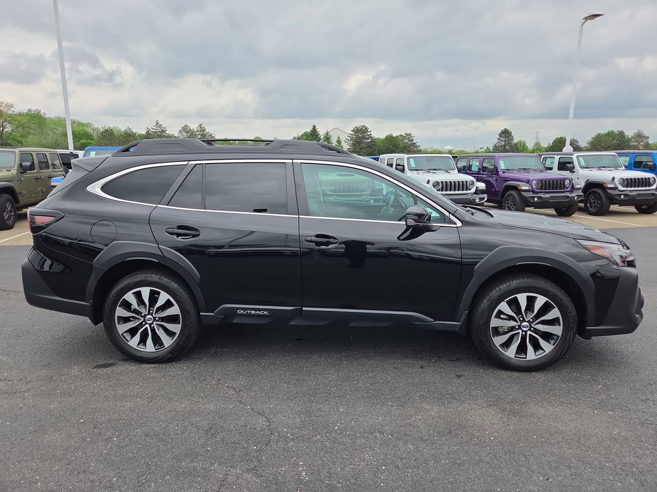 Used 2024 Subaru Outback Limited AWD/4WD image 8