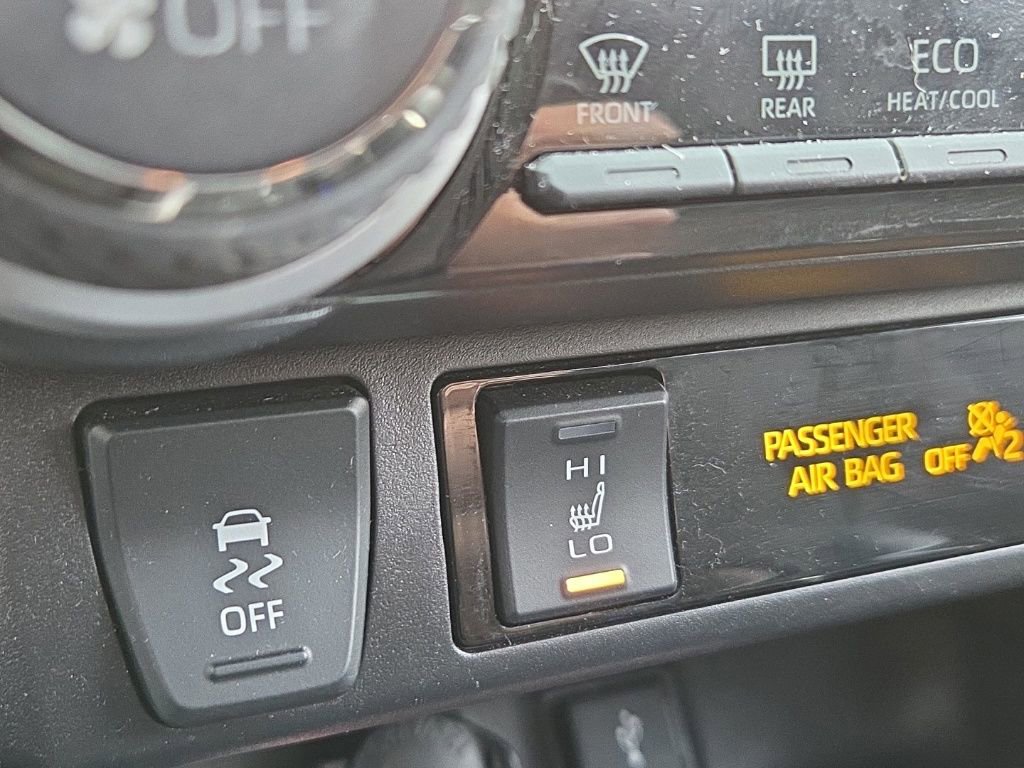 Used 2021 Toyota RAV4 SE w/ Weather & Moonroof Package image 21