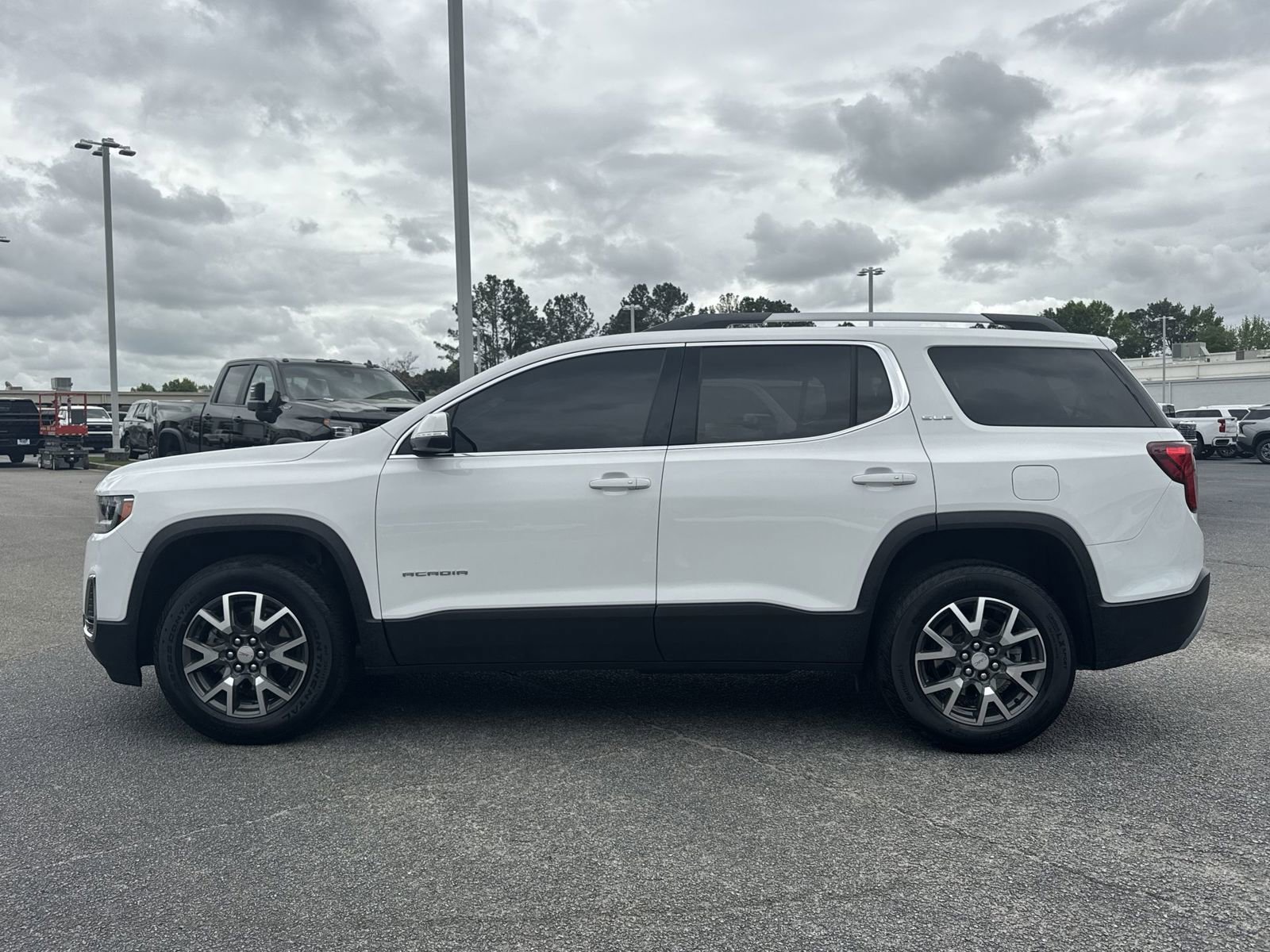 Certified 2023 GMC Acadia SLE w/ Driver Convenience Package image 7