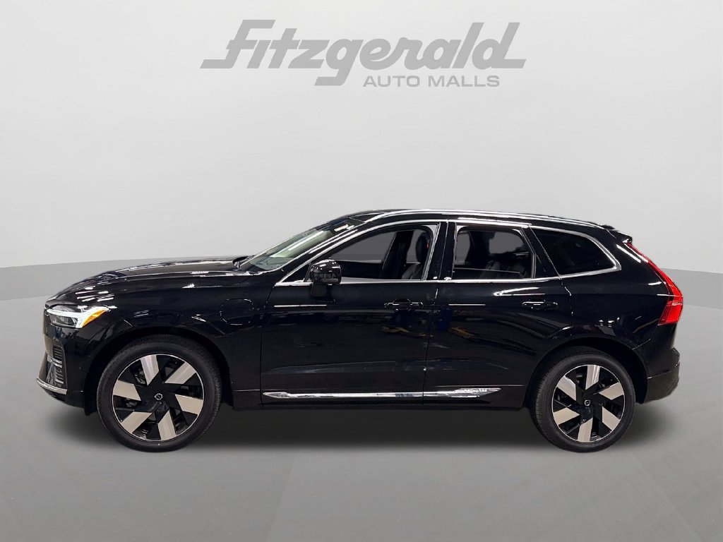 Used 2023 Volvo XC60 T8 Plus w/ Climate Package AWD/4WD image 3