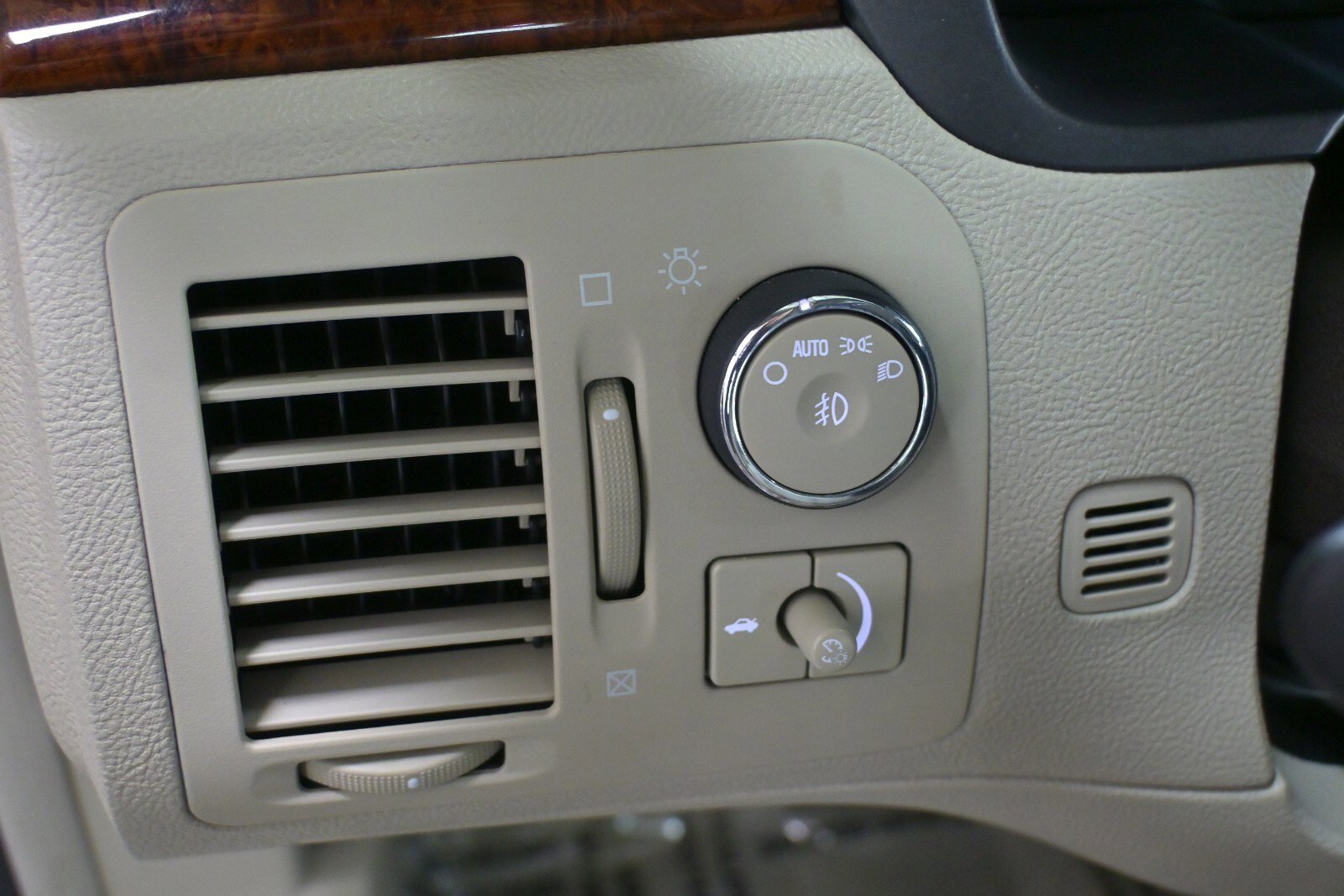 Used 2007 Cadillac DTS Luxury I w/ Trunk Convenience Package image 13