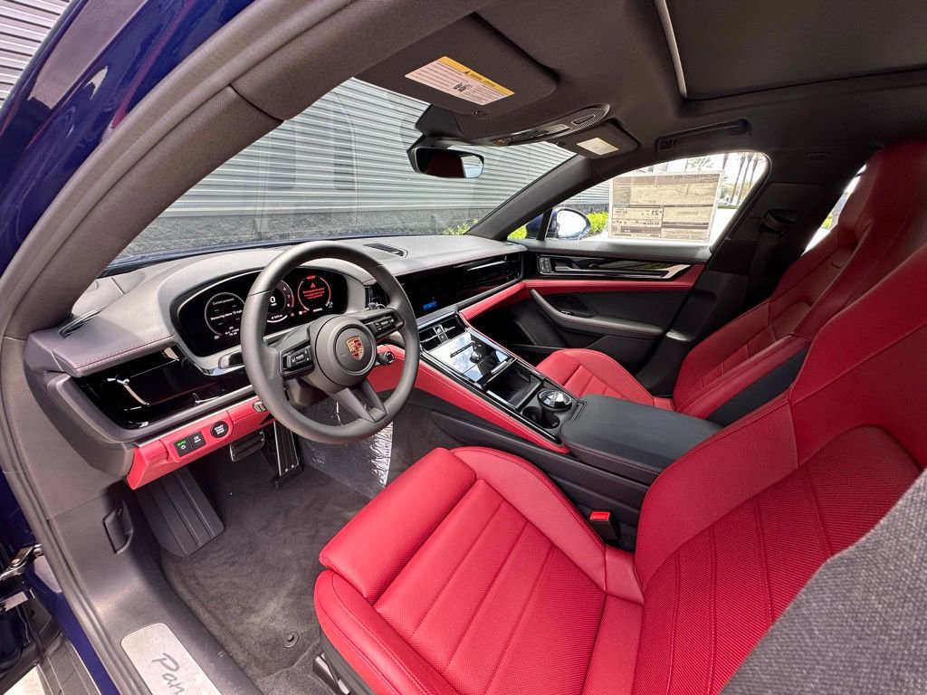 Used 2025 Porsche Panamera image 4