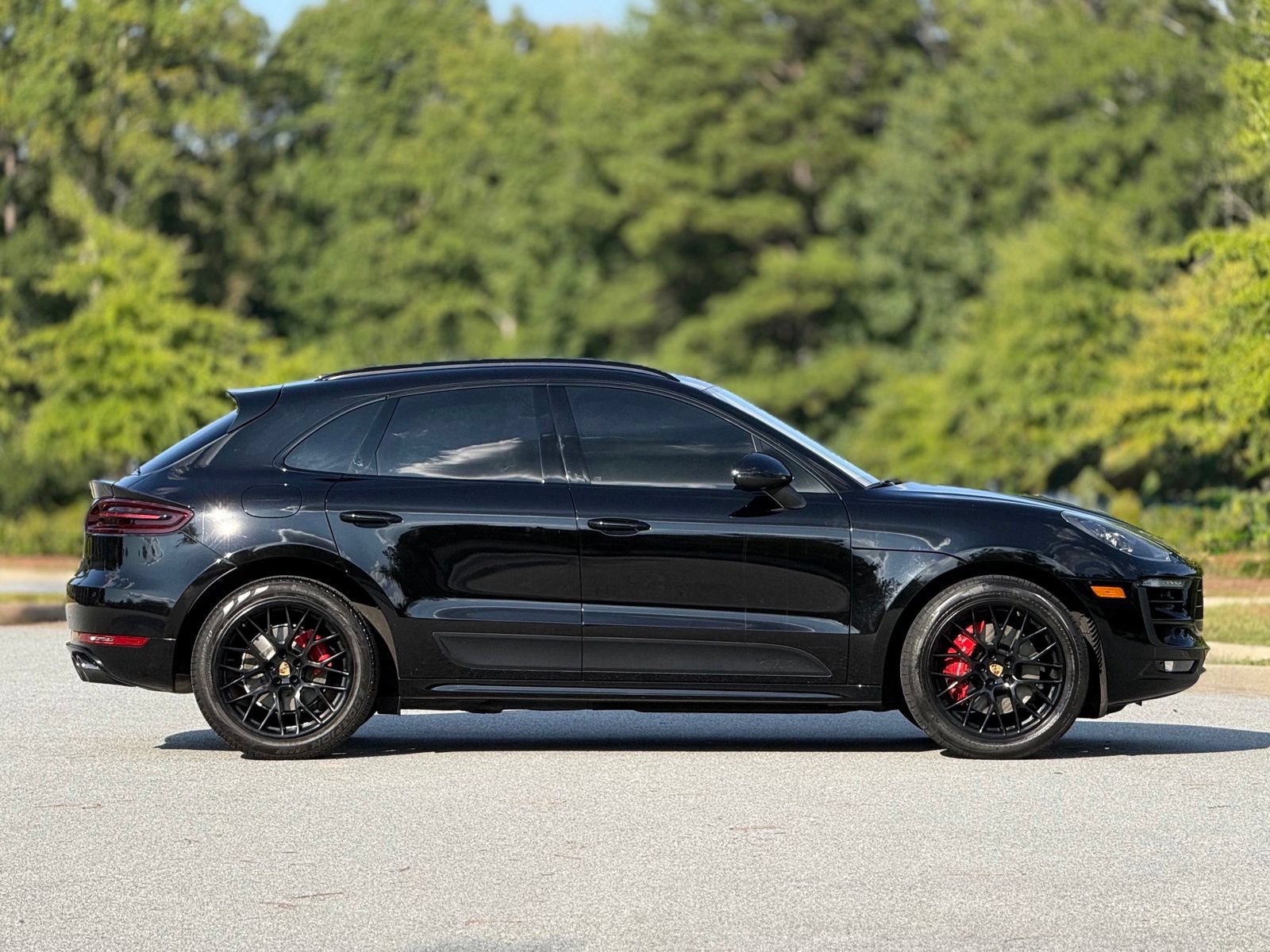 Used 2017 Porsche Macan GTS w/ Sport Chrono Package AWD/4WD image 12