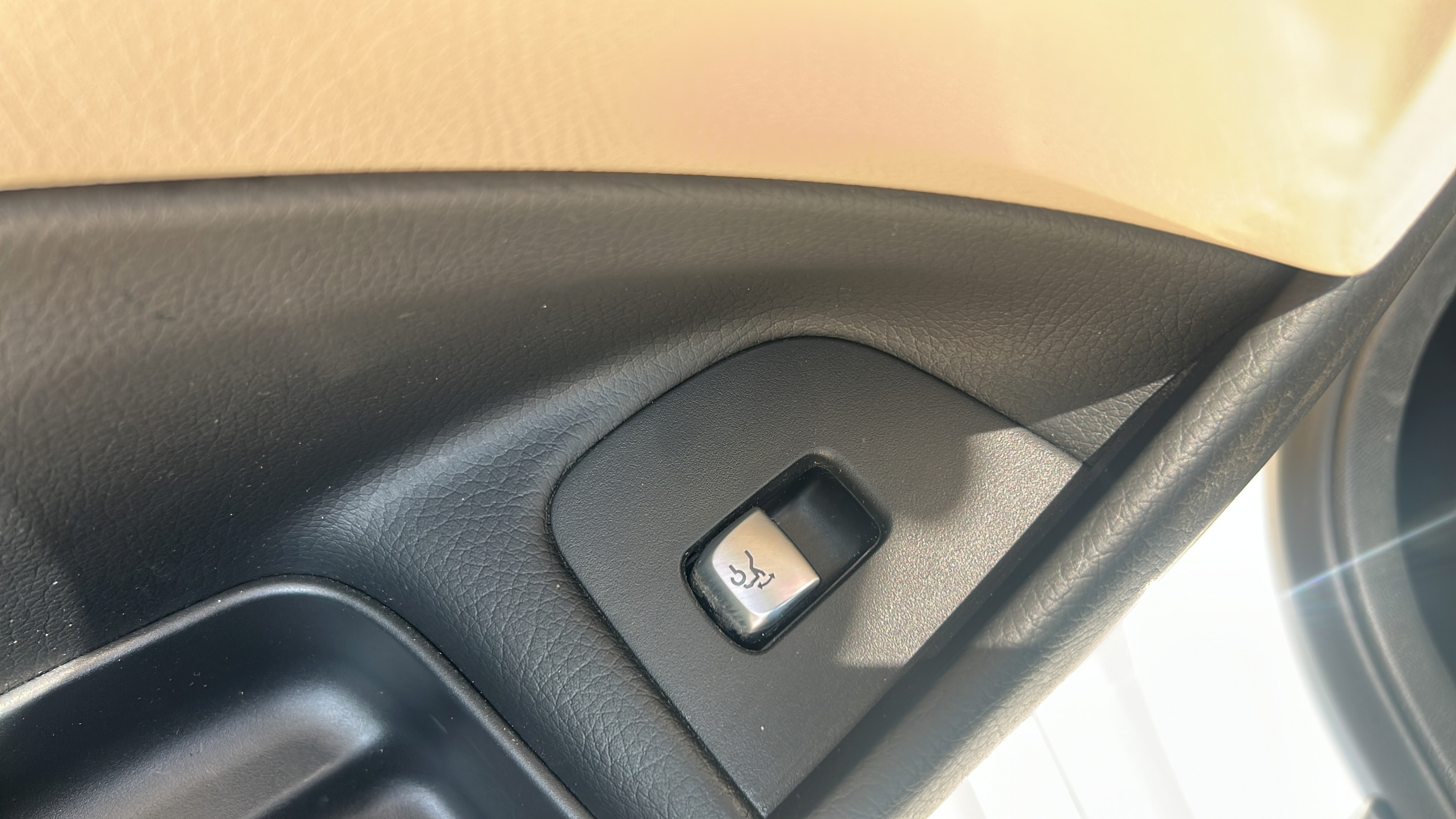 Used 2018 Mercedes-Benz E 300 image 14