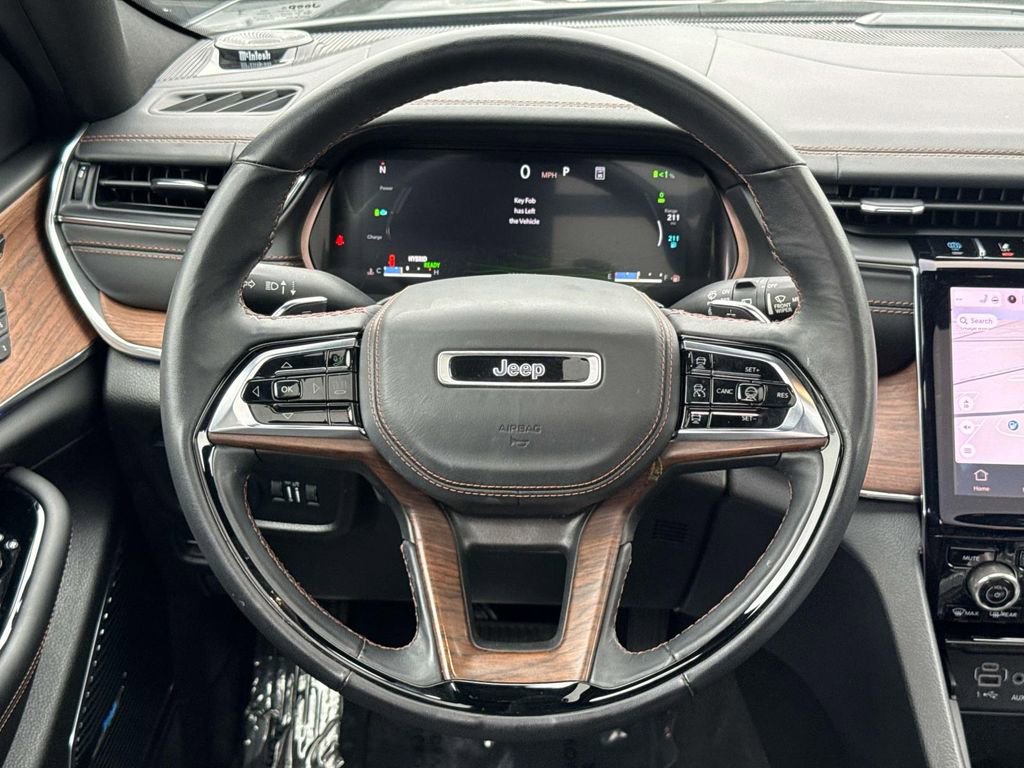 Used 2023 Jeep Grand Cherokee Summit AWD/4WD image 15