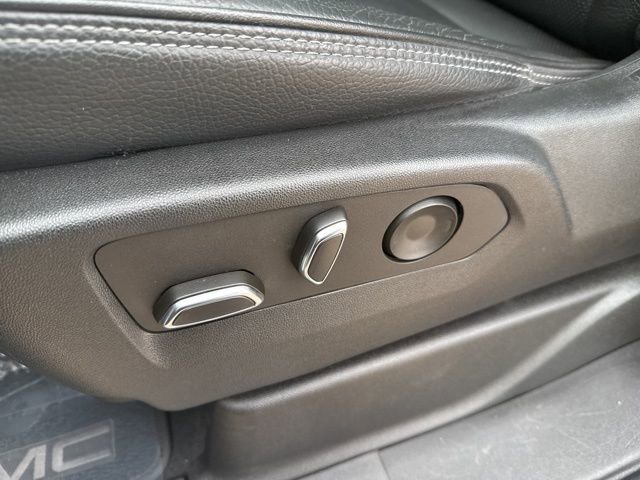 Used 2022 GMC Yukon XL Denali image 14