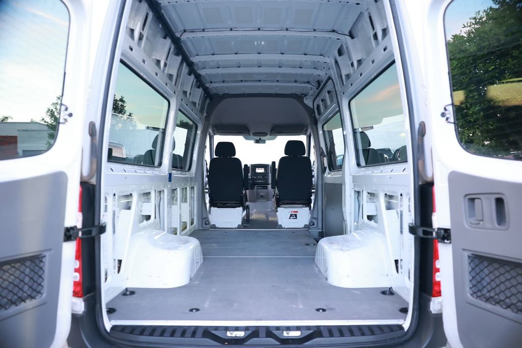 Used 2018 Mercedes-Benz Sprinter 3500 image 31