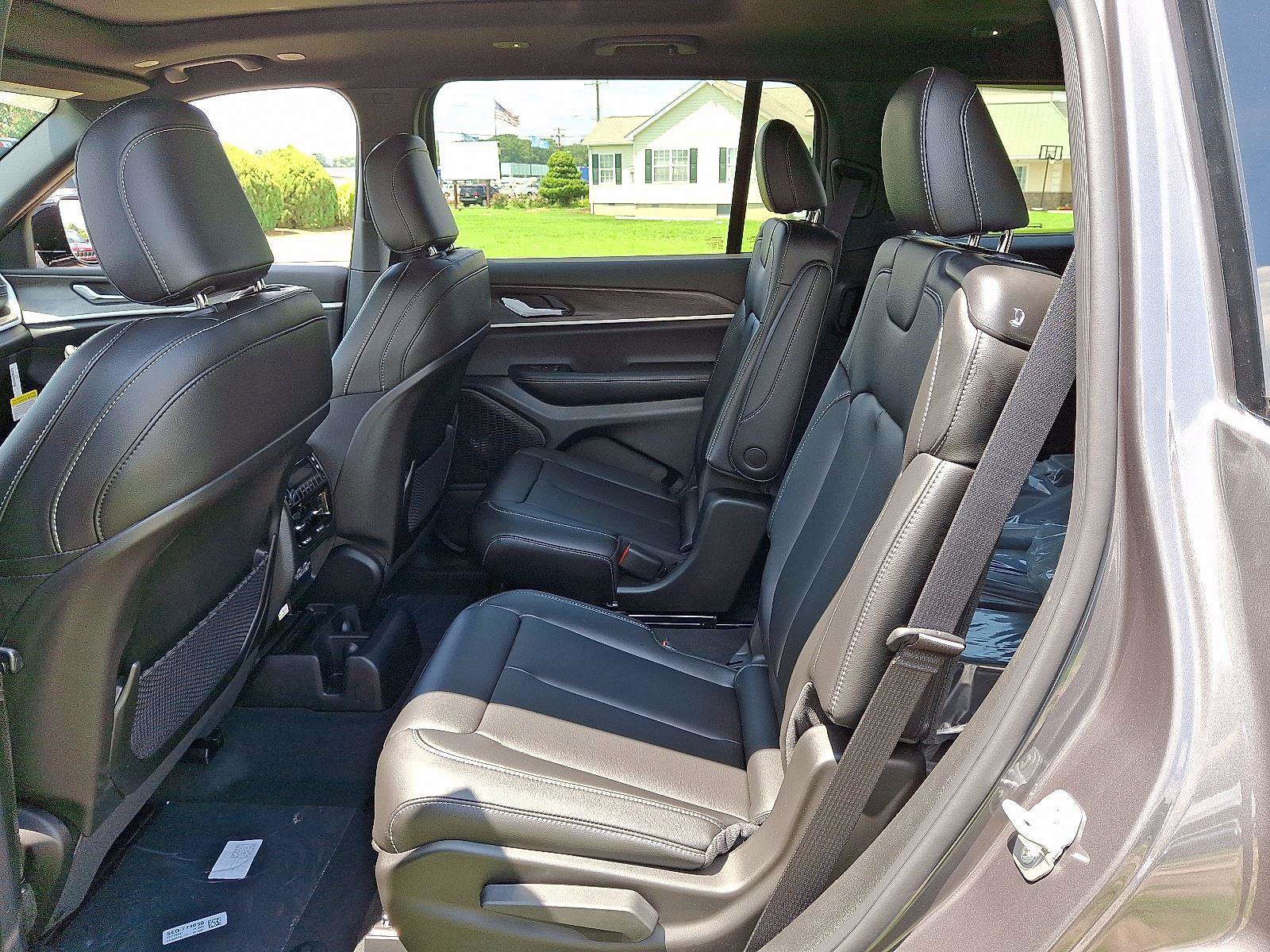 New 2025 Jeep Grand Cherokee L Limited image 7