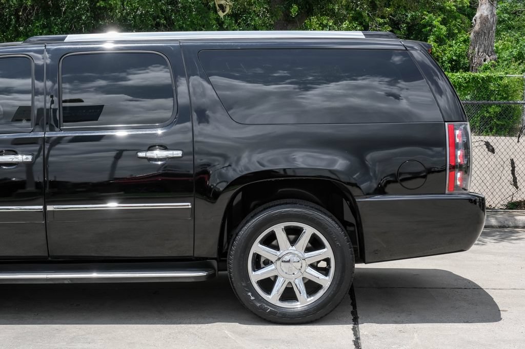 Used 2013 GMC Yukon XL Denali AWD/4WD image 23
