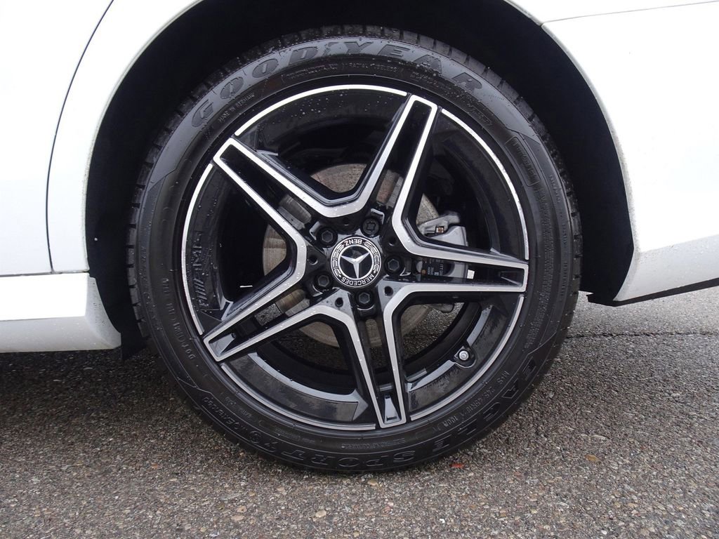 Used 2023 Mercedes-Benz E 350 4MATIC Sedan image 25