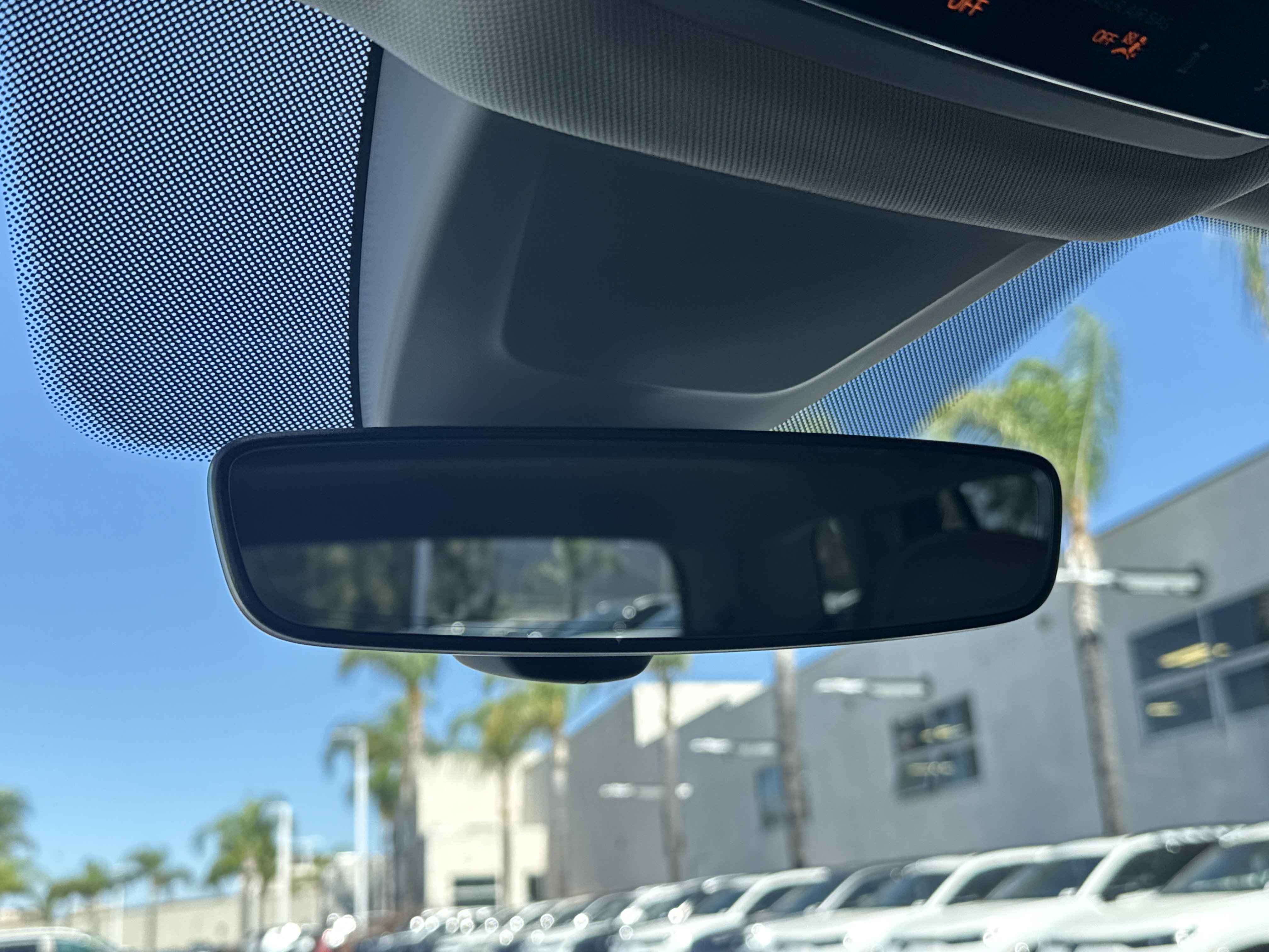 Used 2025 Volkswagen Atlas SEL AWD/4WD image 26