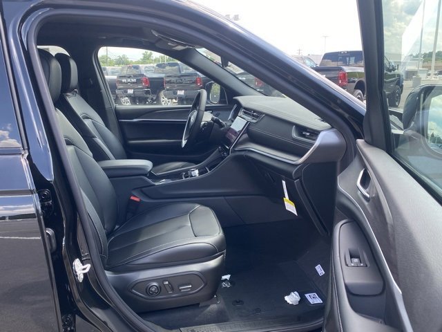 New 2025 Jeep Grand Cherokee L Limited w/ Trailer Tow Package image 30