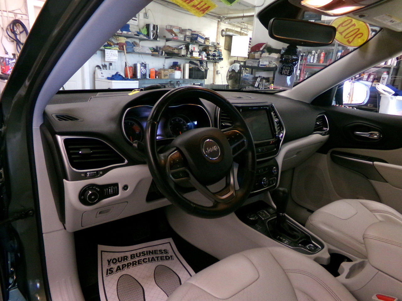 Used 2019 Jeep Cherokee Limited image 25