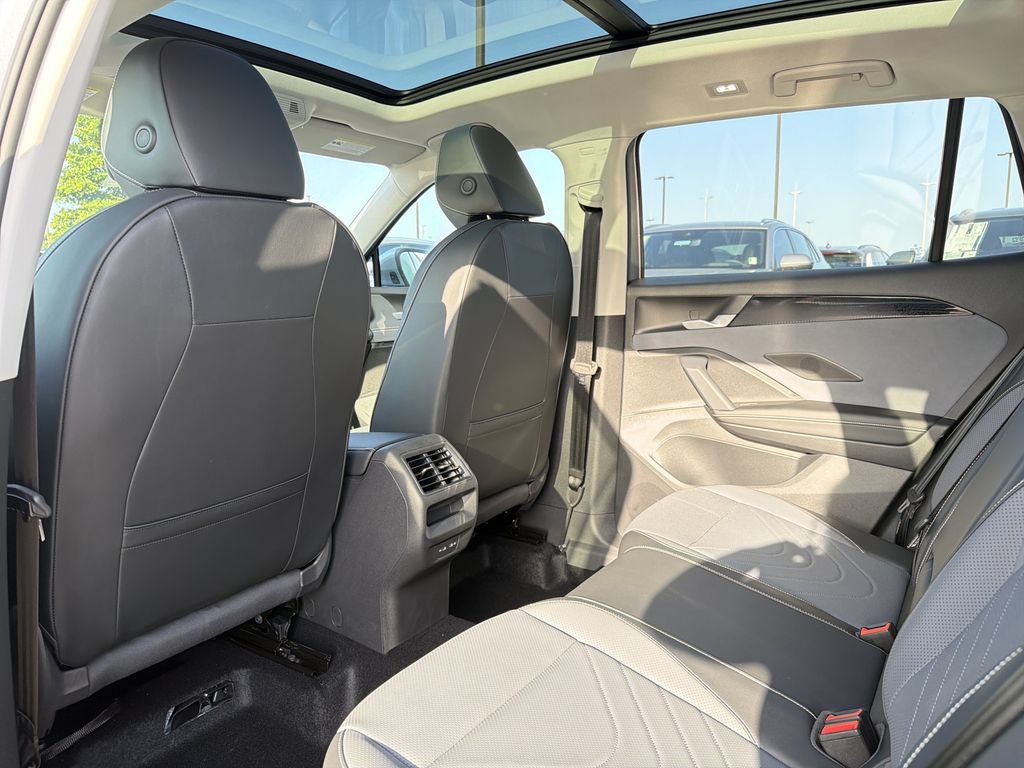 New 2026 Volkswagen Tiguan SE FWD image 12