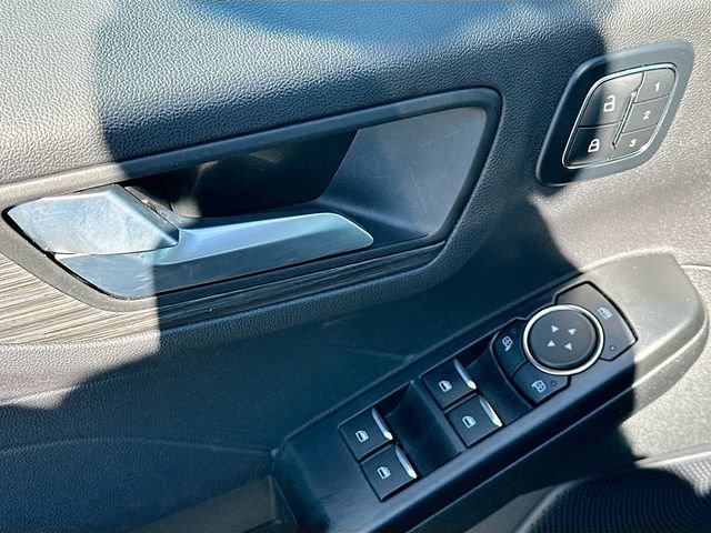 Used 2025 Ford Escape Platinum w/ Premium Technology Package image 18