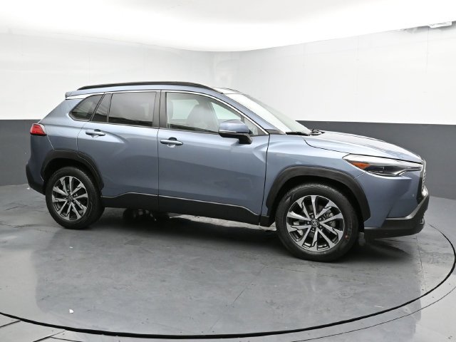 Used 2023 Toyota Corolla Cross XLE w/ Convenience Package FWD image 13