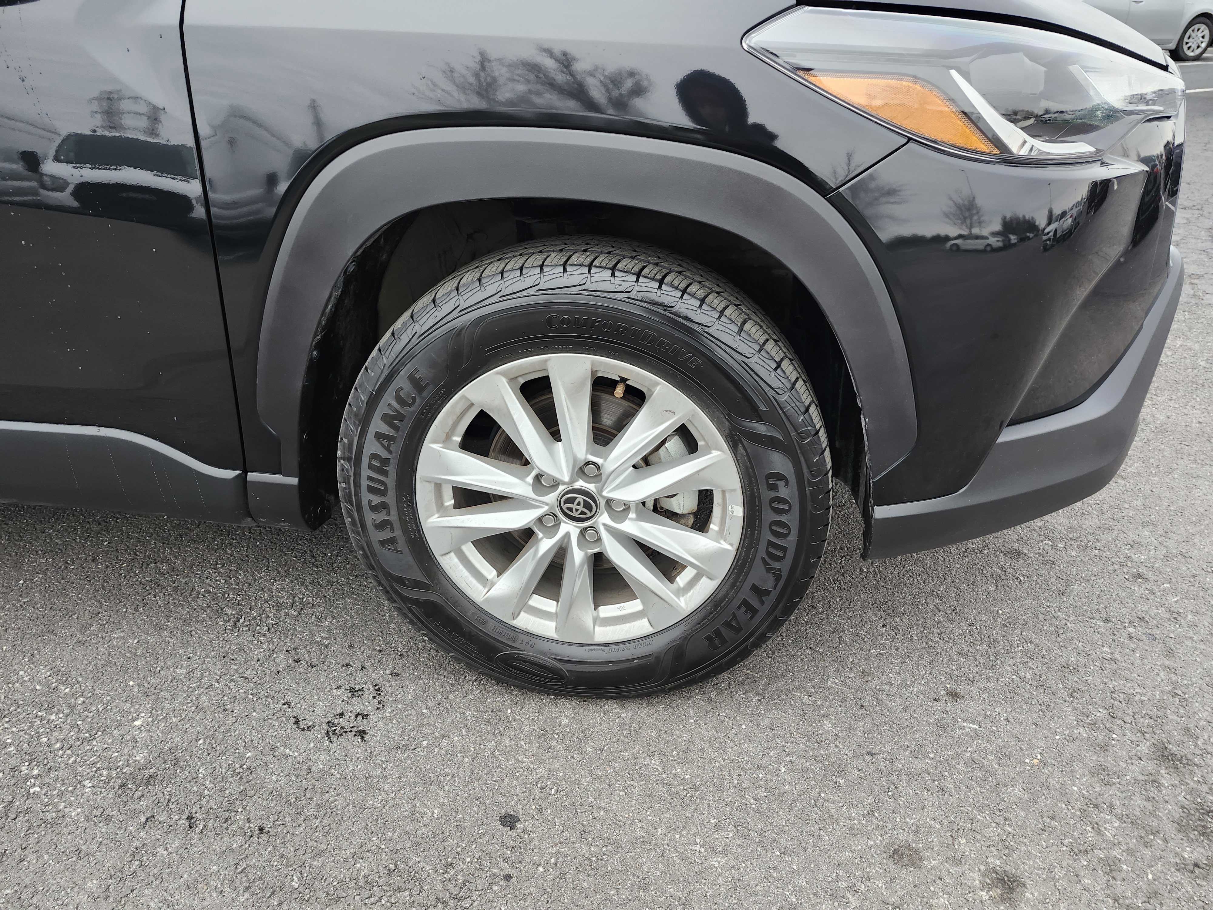 Used 2023 Toyota Corolla Cross LE w/ Black Badges Package (TMS) AWD/4WD image 9