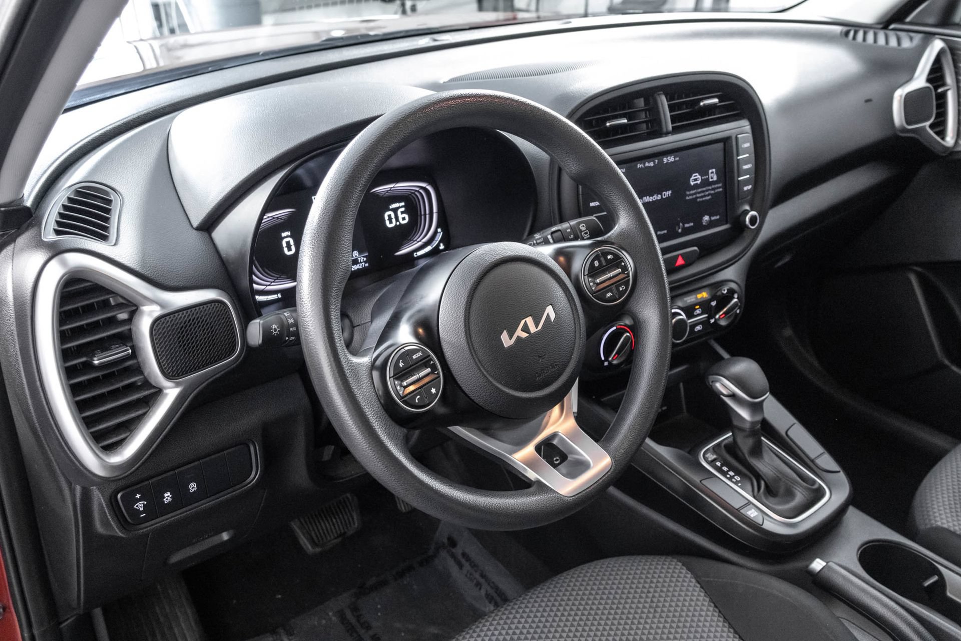 Used 2024 Kia Soul LX FWD image 4
