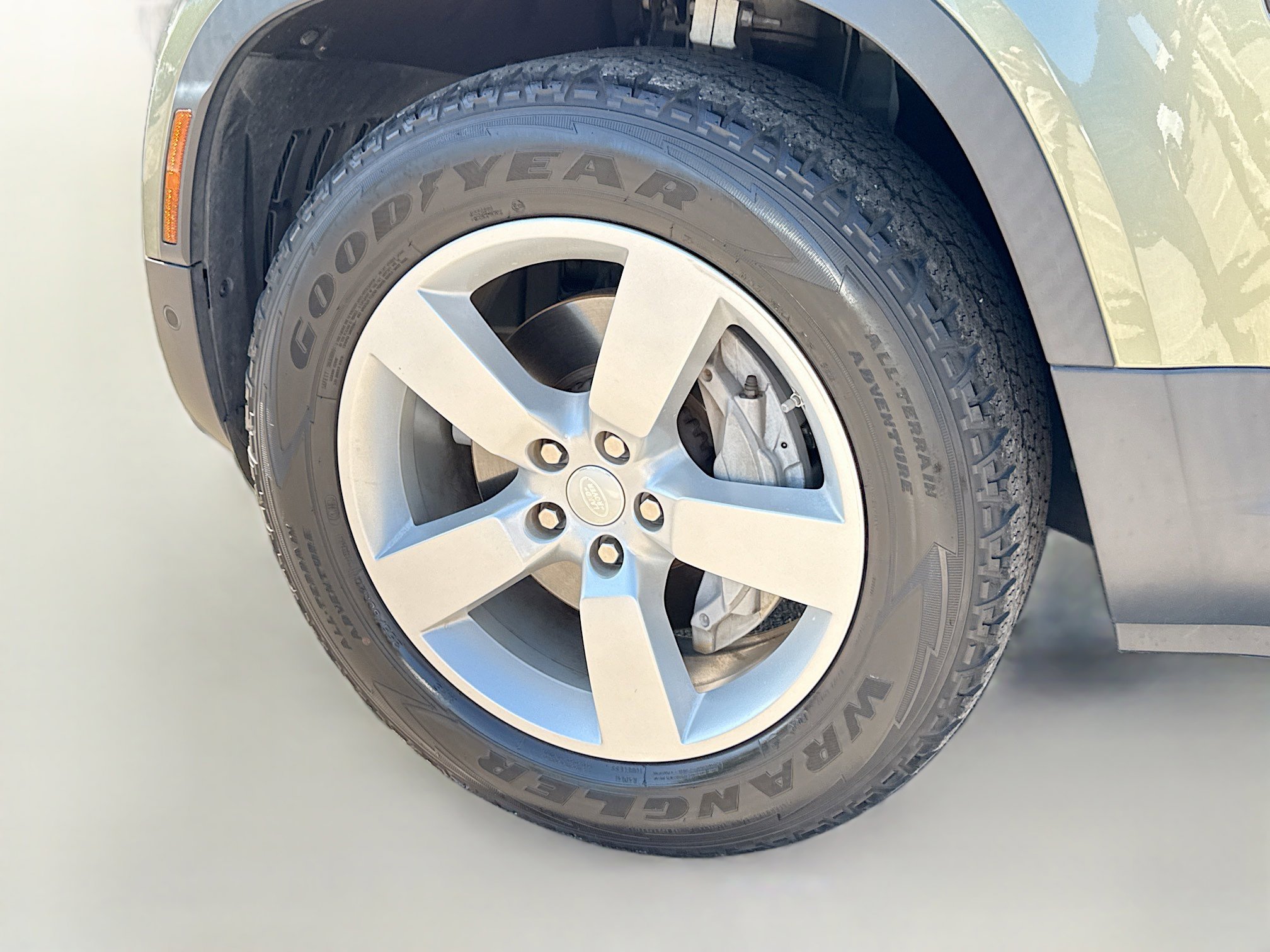 Used 2021 Land Rover Defender 90 First Edition image 43