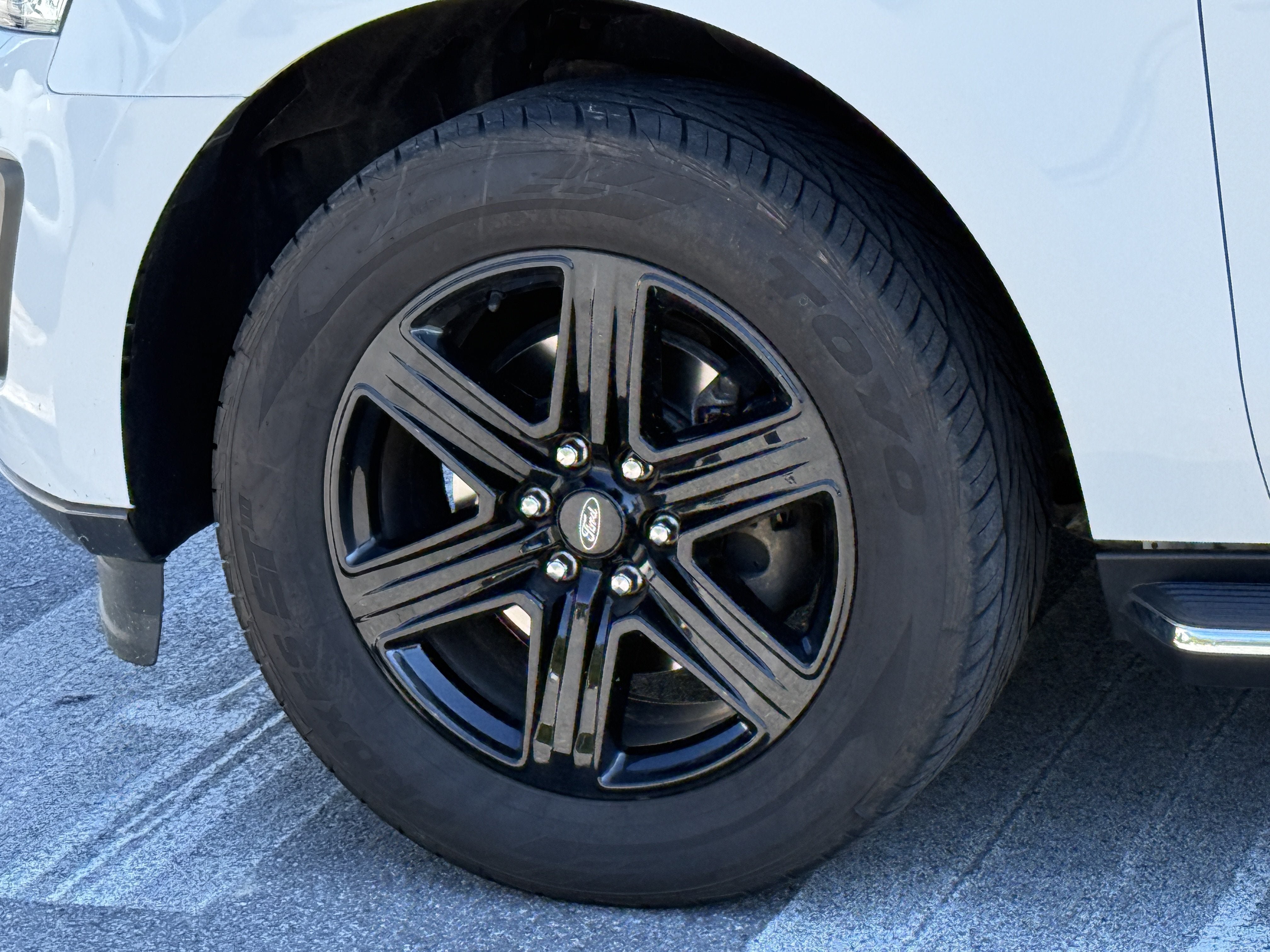 Used 2020 Ford Expedition XLT w/ Equipment Group 202A AWD/4WD image 9