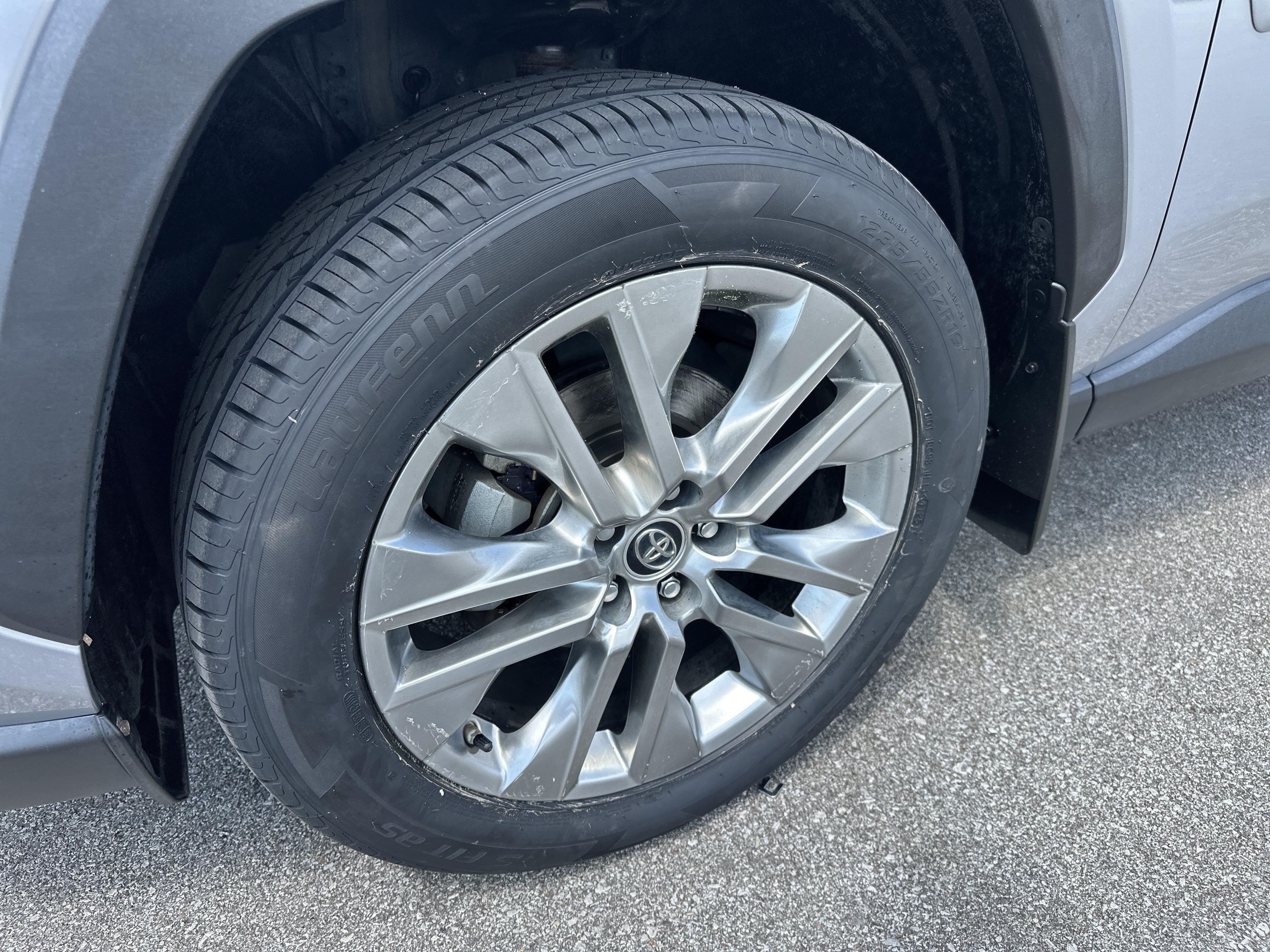 Used 2019 Toyota RAV4 Limited w/ Advanced Technology Package AWD/4WD image 8