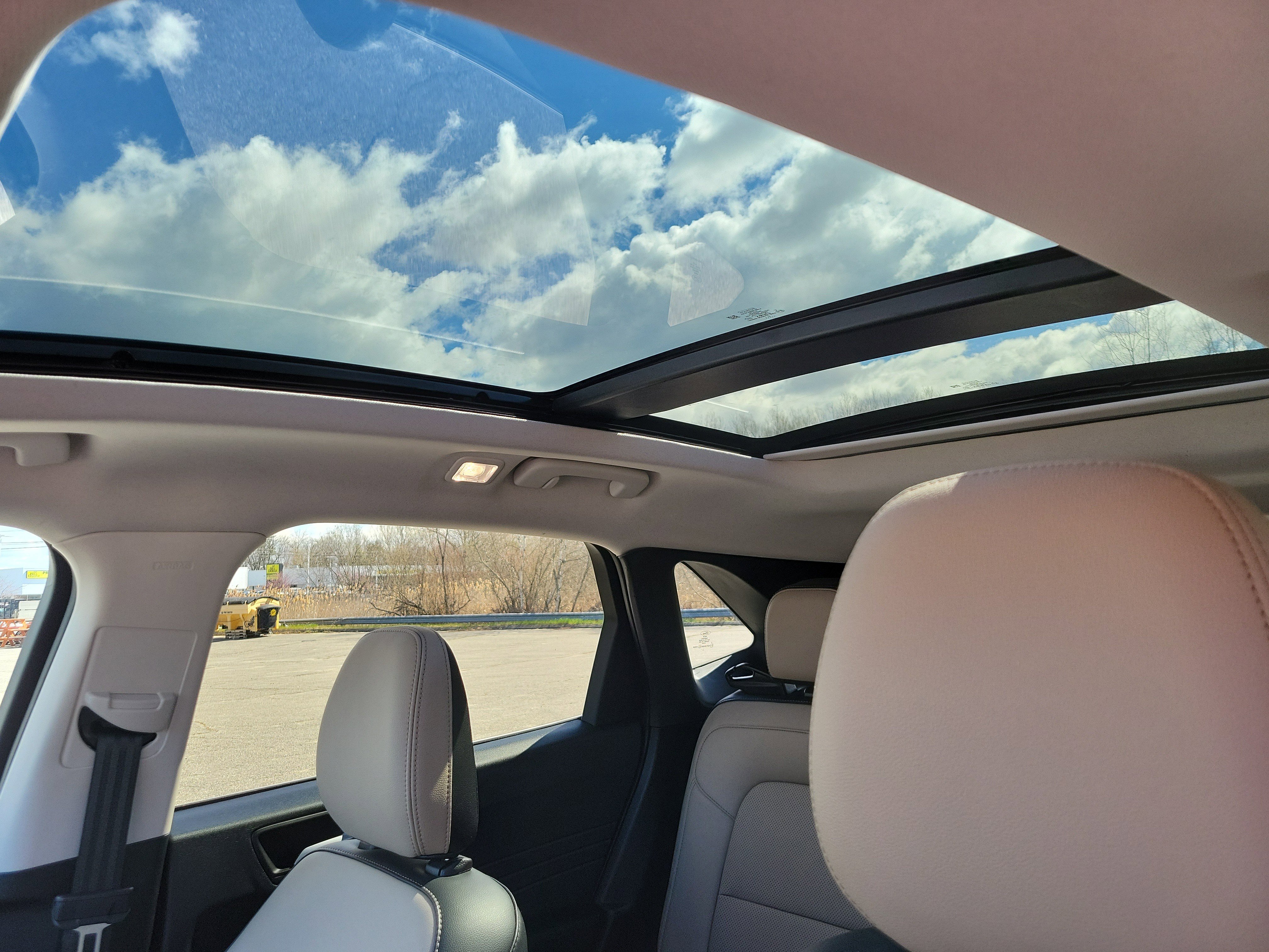 Used 2022 Ford Escape Titanium w/ Class II Trailer Tow Package AWD/4WD image 28