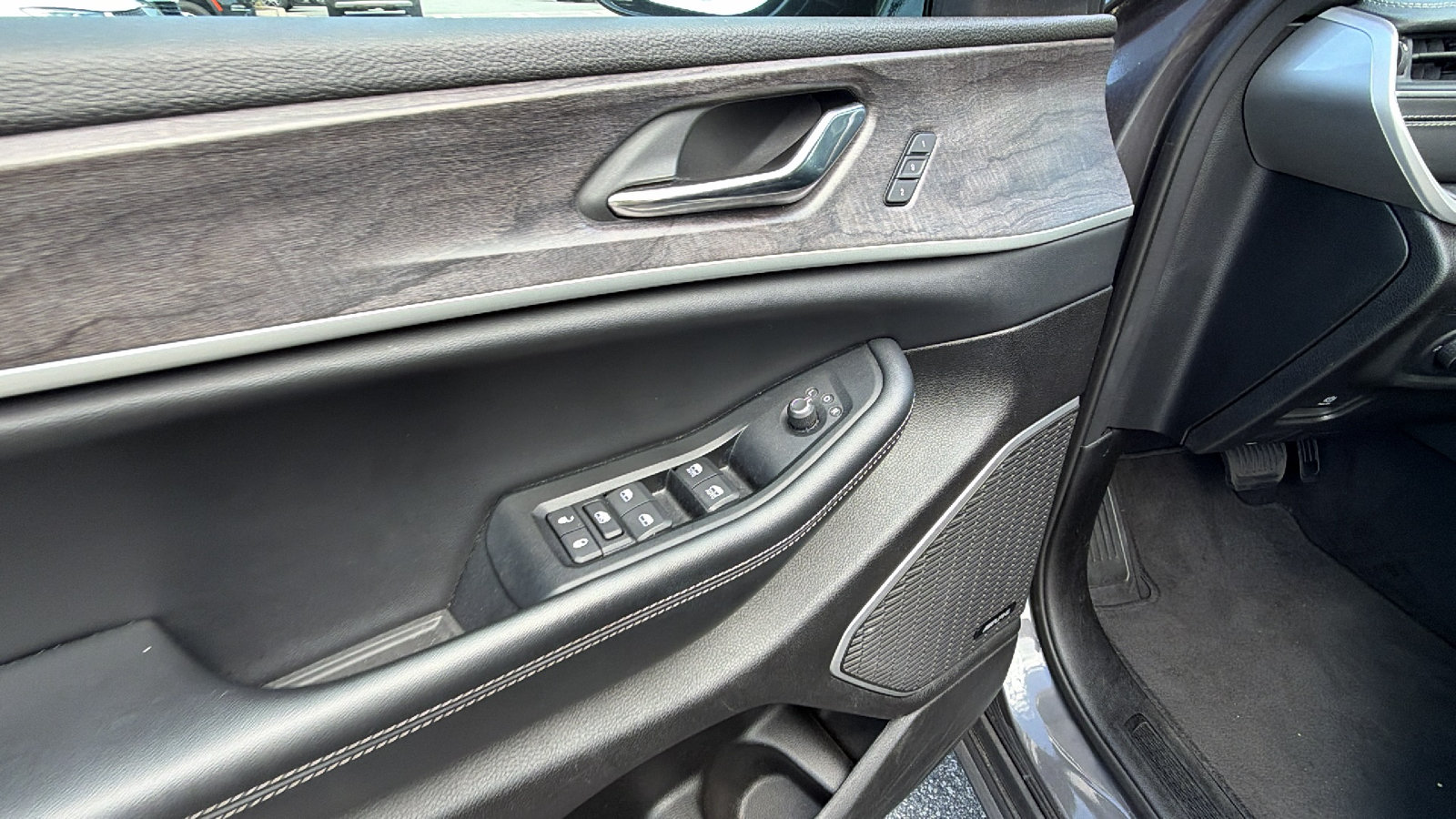Used 2024 Jeep Grand Cherokee Limited 4xe AWD/4WD image 15