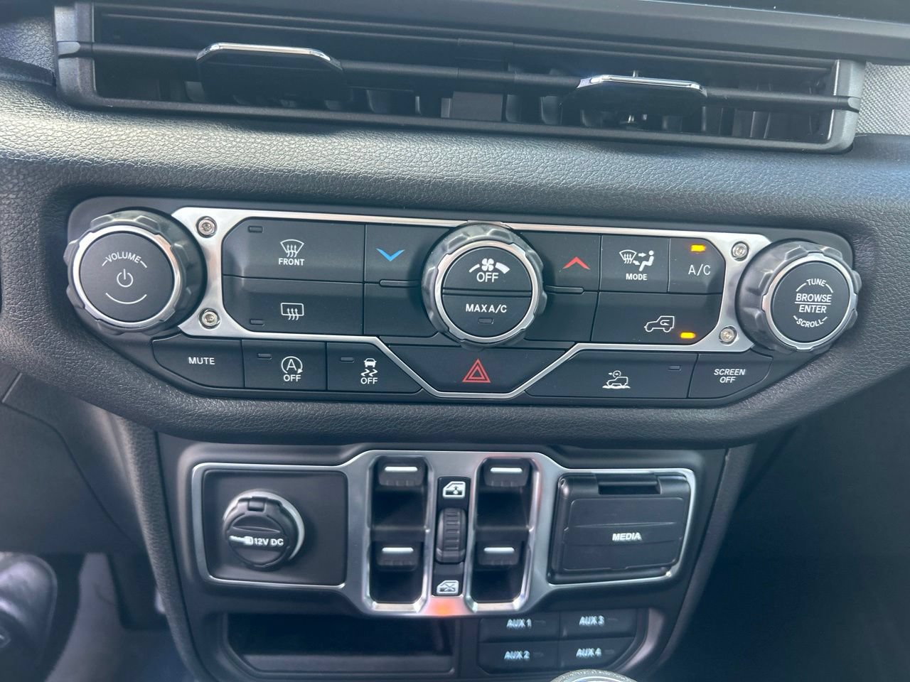 Used 2026 Jeep Gladiator Sport AWD/4WD image 24