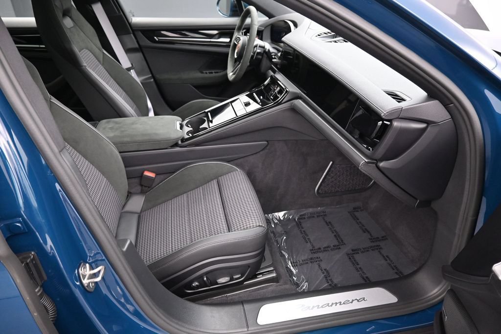Certified 2026 Porsche Panamera RWD image 29