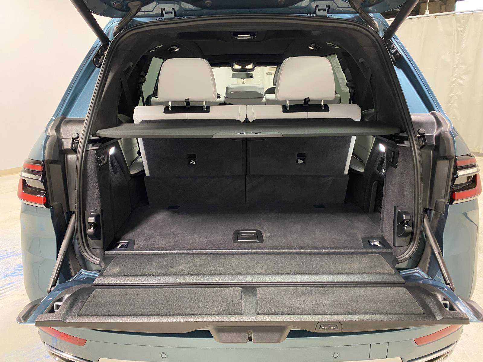 Certified 2025 BMW X7 xDrive40i w/ Premium Package image 19