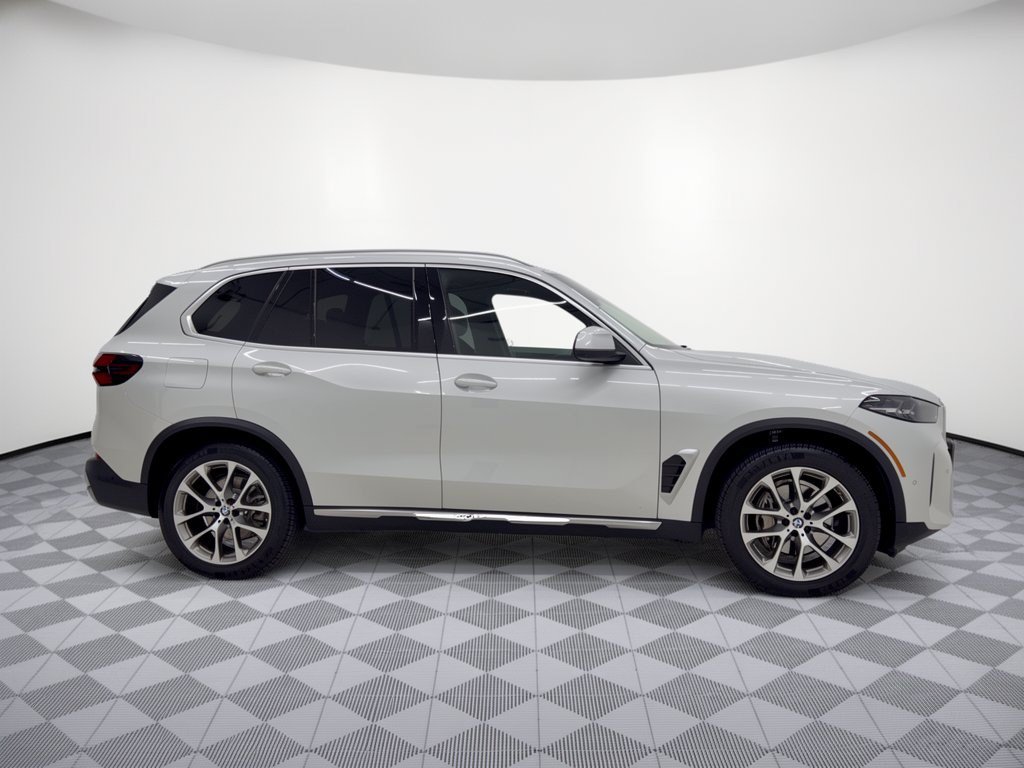 Used 2024 BMW X5 xDrive40i w/ Parking Assistance Package AWD/4WD image 8