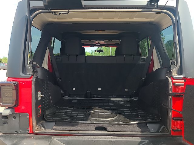 Used 2018 Jeep Wrangler Unlimited Sport w/ Connectivity Group AWD/4WD image 30