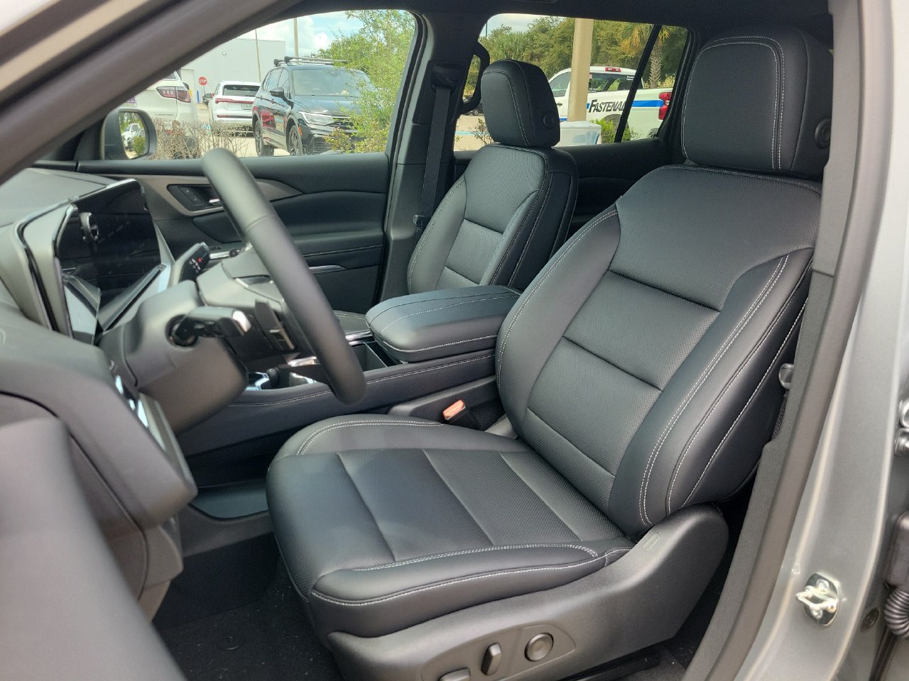 New 2027 Chevrolet Traverse LT w/ Sun and Wheel Package FWD image 16