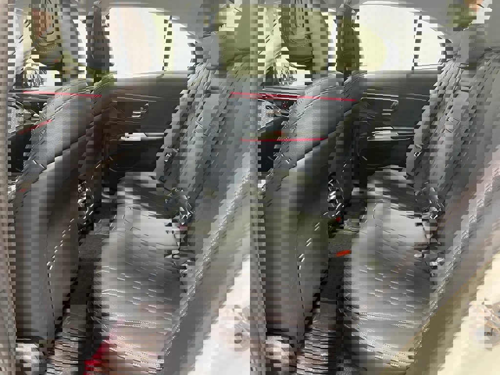 Used 2025 Mercedes-Benz E 350 4MATIC Sedan image 25