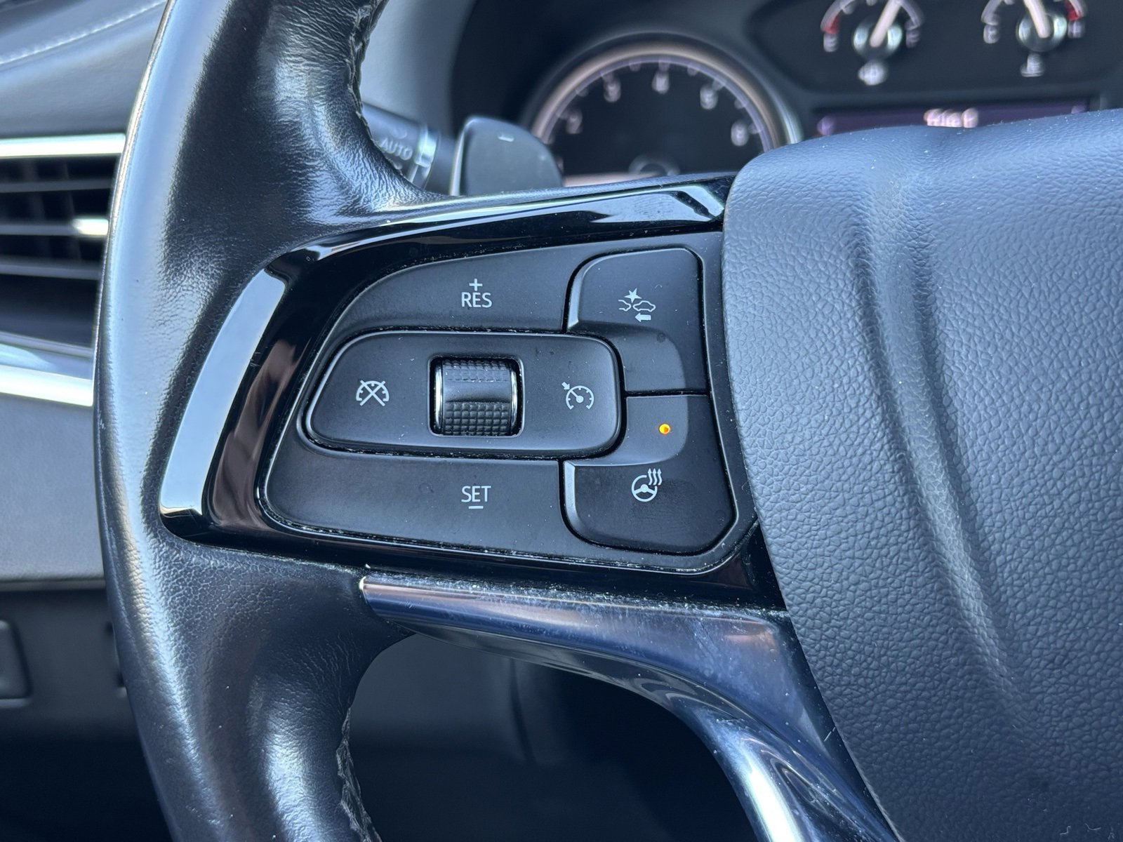 Used 2023 Buick Enclave Essence image 23