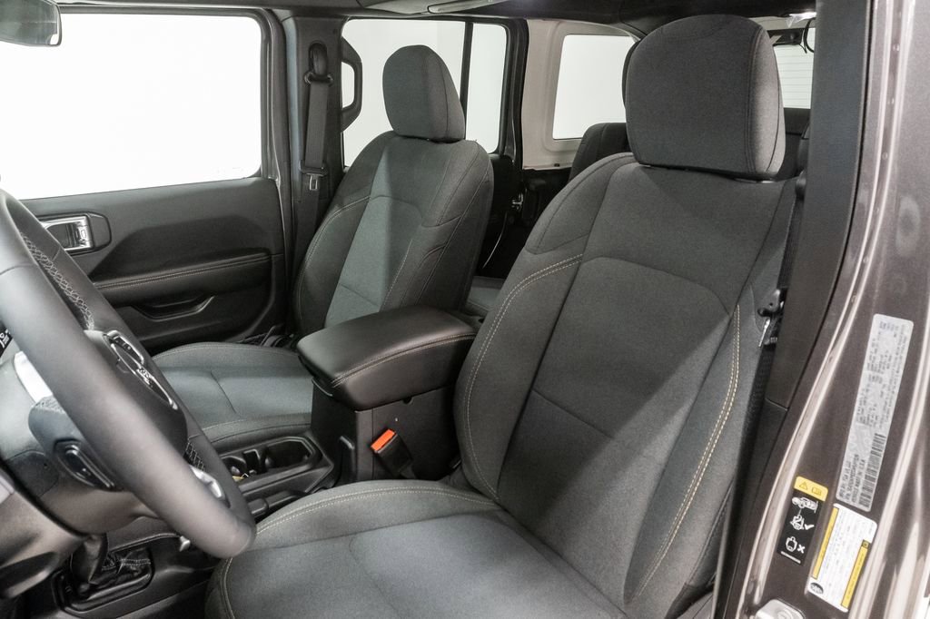Used 2025 Jeep Wrangler Unlimited Sahara image 10