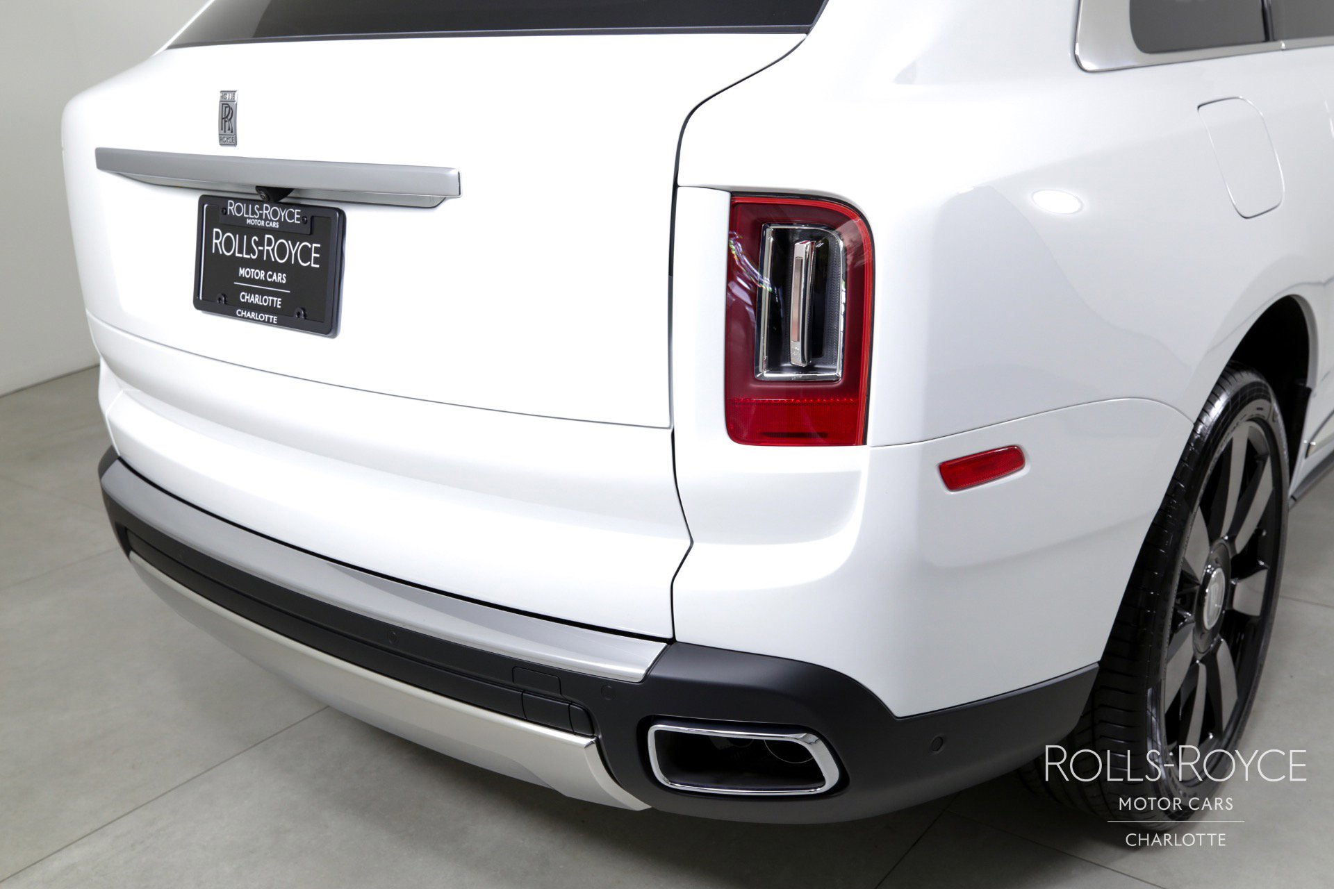 Used 2024 Rolls-Royce Cullinan image 40