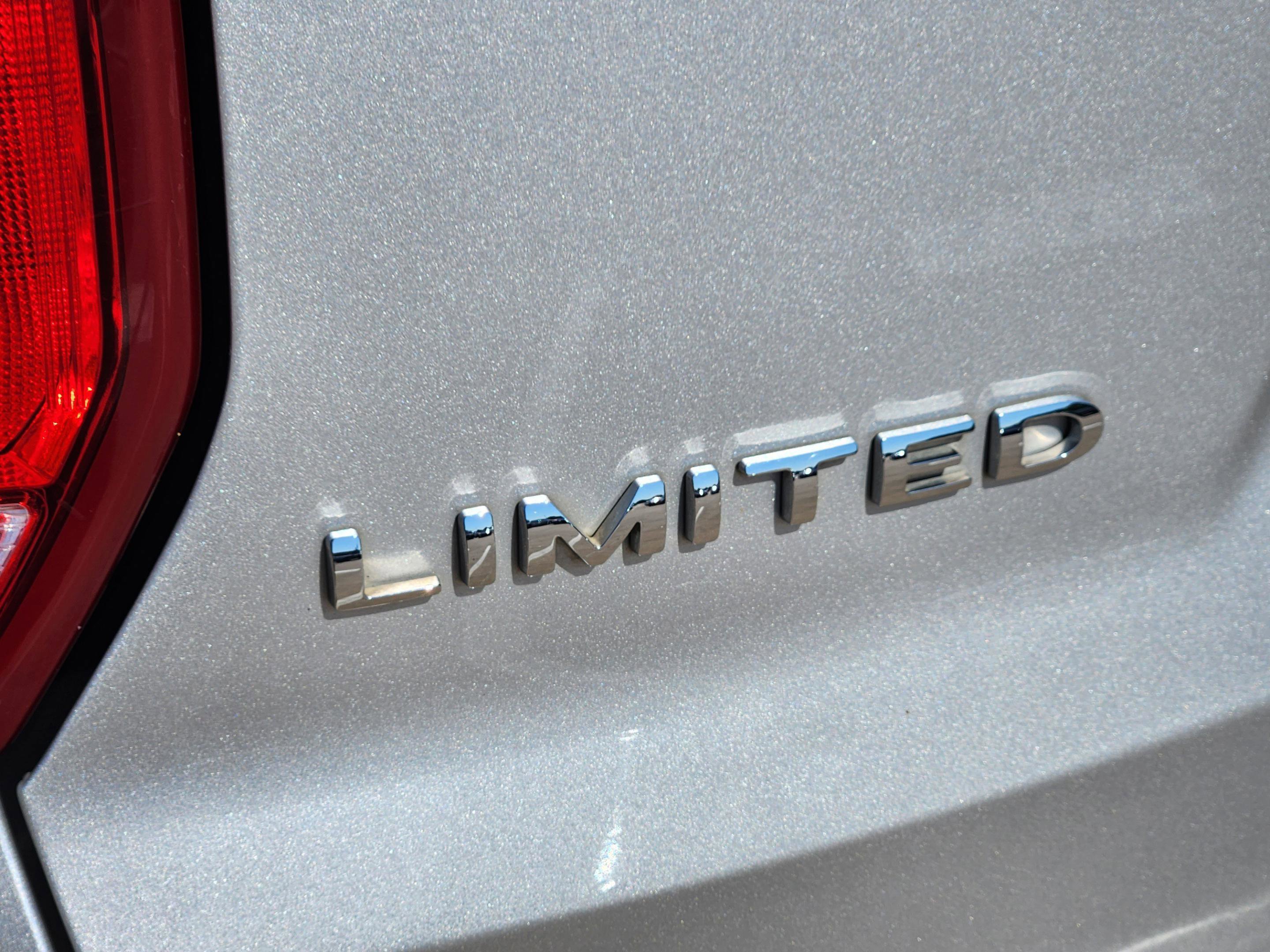 Used 2019 Ford Explorer Limited w/ Class III Trailer Tow Package FWD image 40