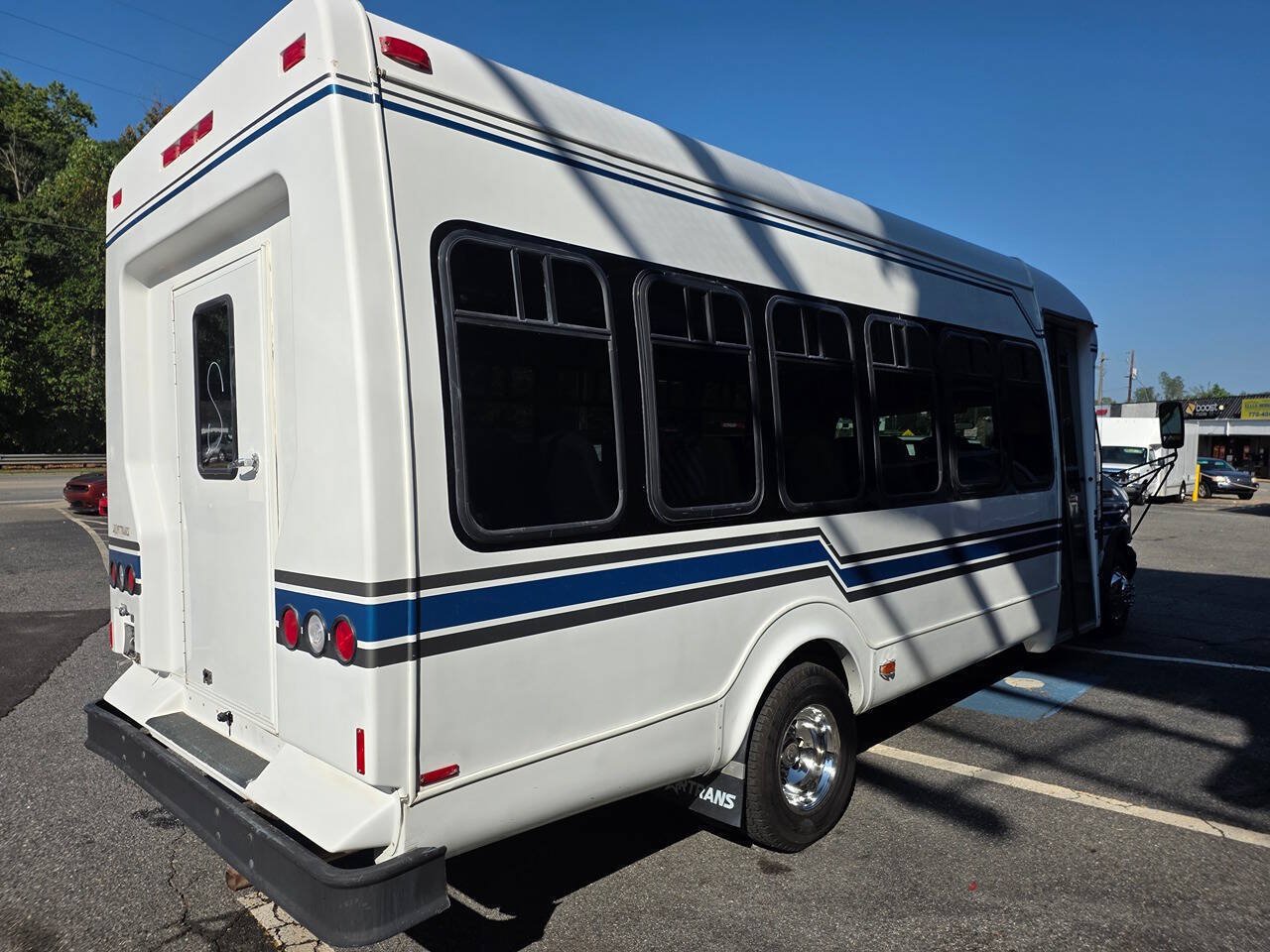 Used 2006 Ford E-450 and Econoline 450 RWD image 6