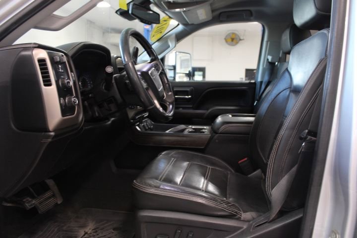 Used 2018 GMC Sierra 2500 Denali w/ Duramax Plus Package AWD/4WD image 13