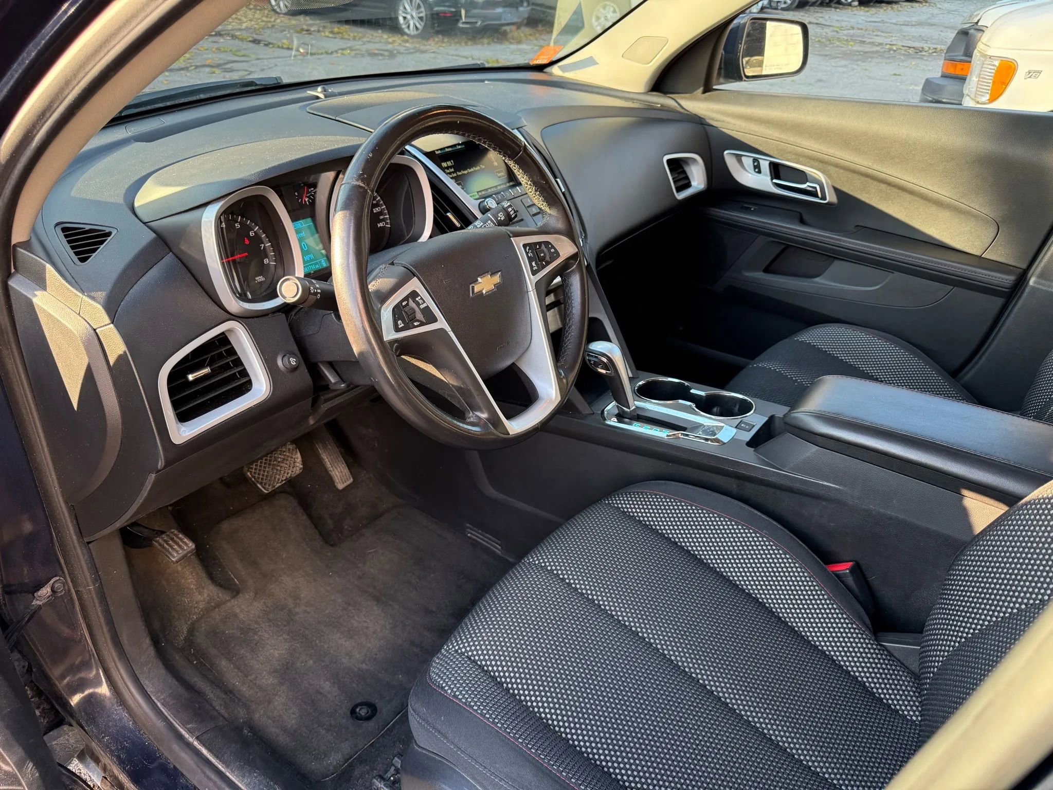 Used 2015 Chevrolet Equinox LT w/ Driver Convenience Package image 12