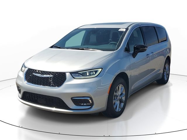 New 2026 Chrysler Pacifica Limited w/ Trailer Tow Group AWD/4WD image 2