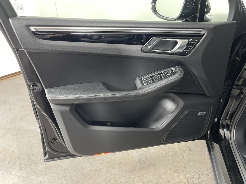 Certified 2025 Porsche Macan image 26