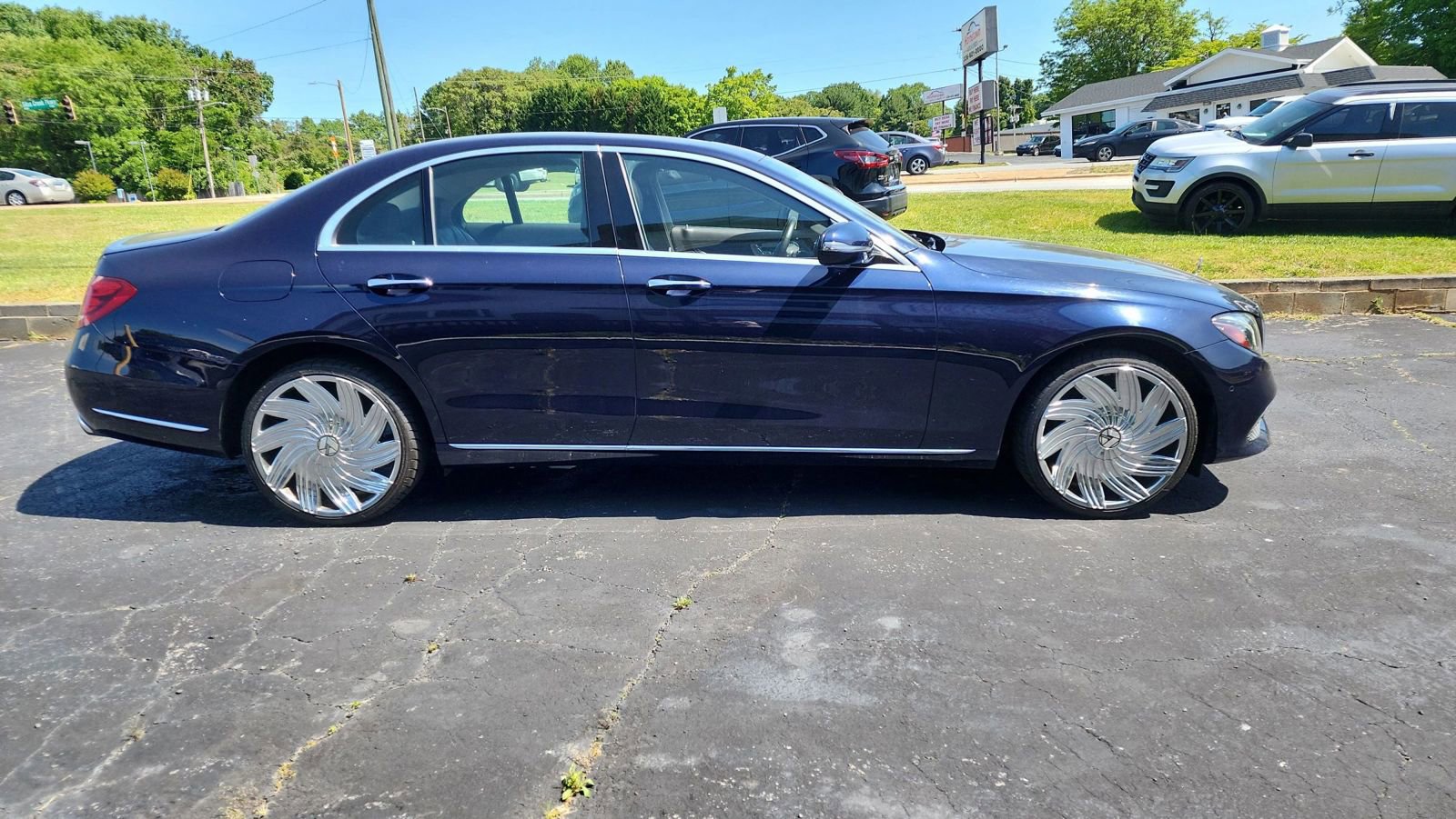 Used 2018 Mercedes-Benz E 300 4MATIC image 4