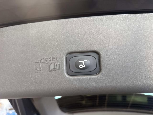 Used 2025 Lincoln Nautilus Premier AWD/4WD image 8